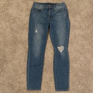 Lucky Brand Distressed Skinny Jeans 2/26